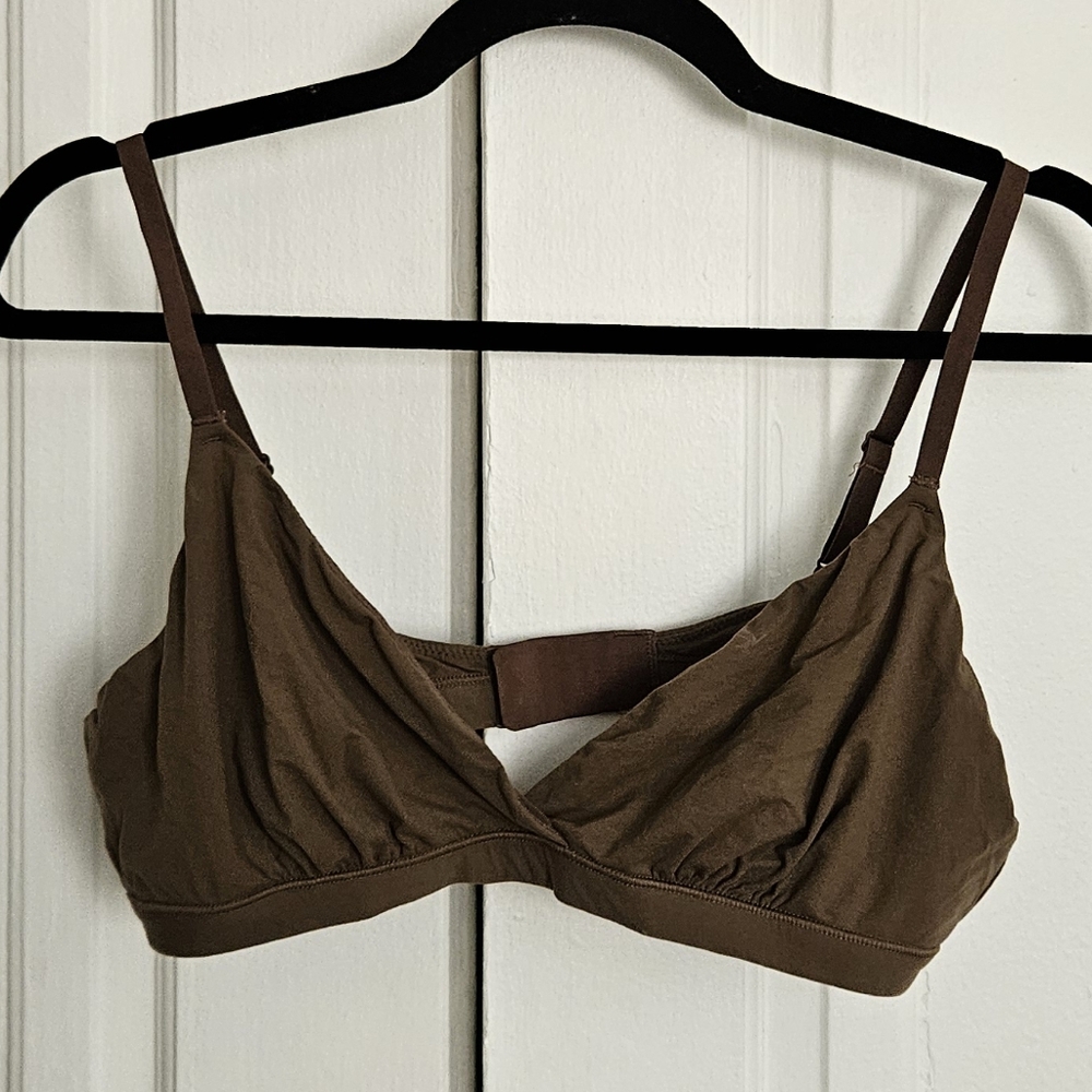 SKIMS Fits Everybody Crossover Bralette